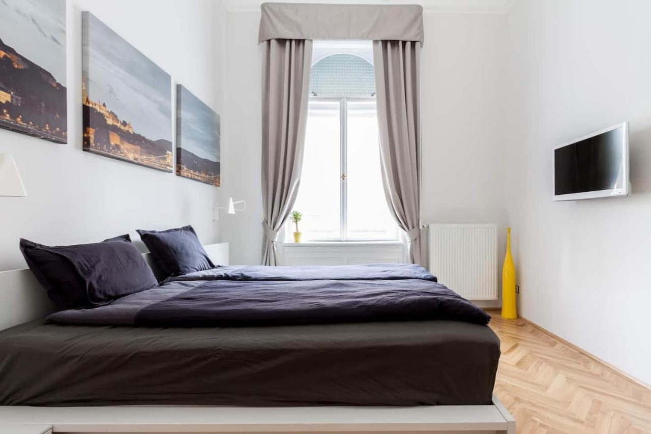 Bpr Sophisticated Astoria Suite With Balcony Budapest Bagian luar foto