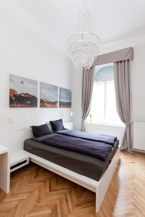 Bpr Sophisticated Astoria Suite With Balcony Budapest Bagian luar foto