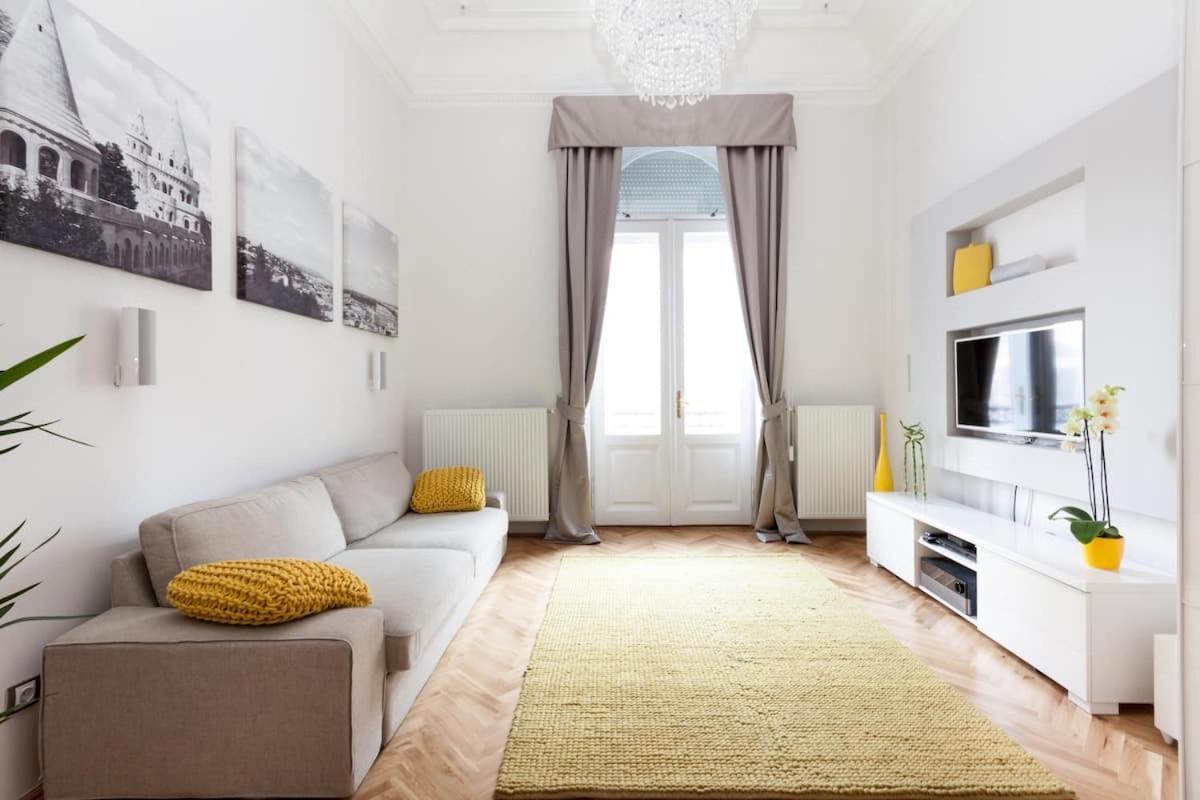 Bpr Sophisticated Astoria Suite With Balcony Budapest Bagian luar foto