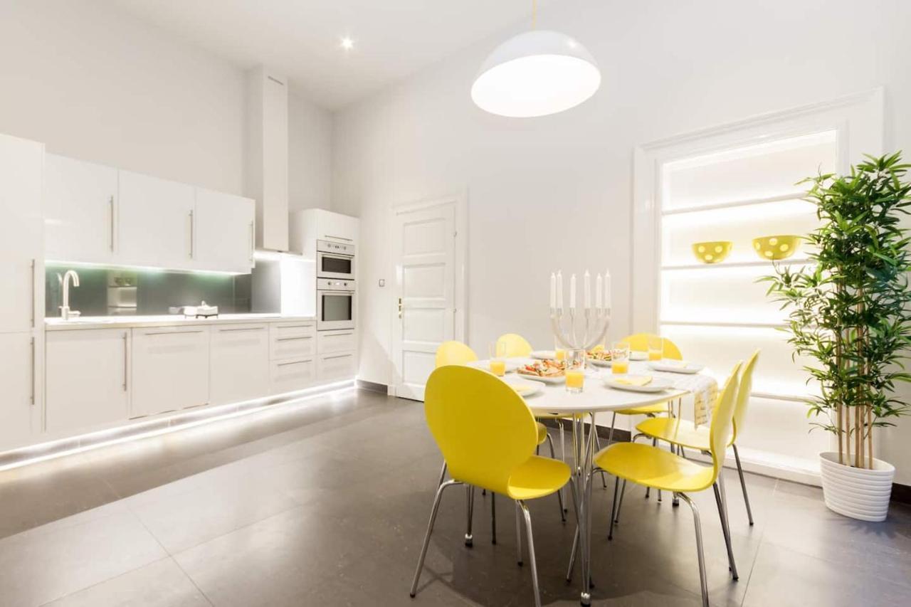 Bpr Sophisticated Astoria Suite With Balcony Budapest Bagian luar foto